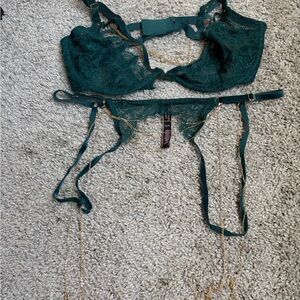 Elegant Lace Lingerie Set in Teal